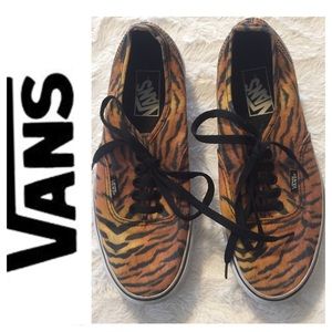 Vans Tiger Print Lace Up Sneakers. Size 8